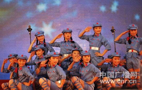 张掖市总工会开展“温暖服务季”暨“两节”送温暖慰问活动