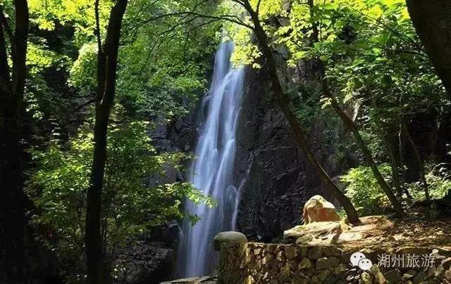京东公益“星光传递”计划圆满完成 向百余所小学捐赠图书近7万本