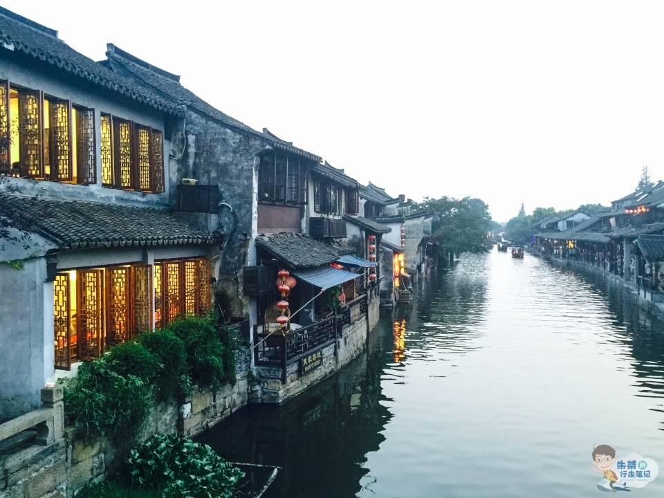 《如懿传》的贵妃童瑶竟在18岁被张默暴打险些毁容，遭张国立道歉