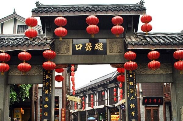 是什么让霍太公看呆？水晶宫球迷标语：软弱的决策带领我们倒退