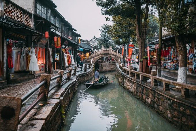 这个野战军兵团数量虽少,但兵团司令员的质量高,都是当时的名将