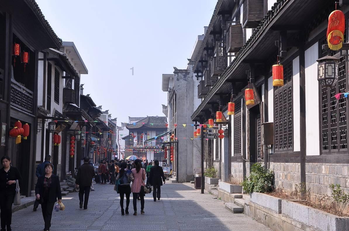 灯火辉煌，年货盛宴，贵阳观山湖灯会庙市等你来！（附摆渡线路）