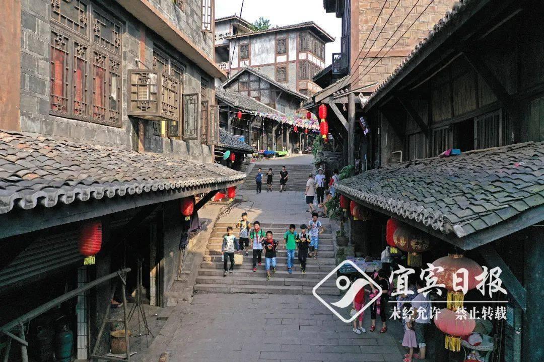 陕西优艺墨堂教育:青少年早恋中的情感支持网络构建如何做?